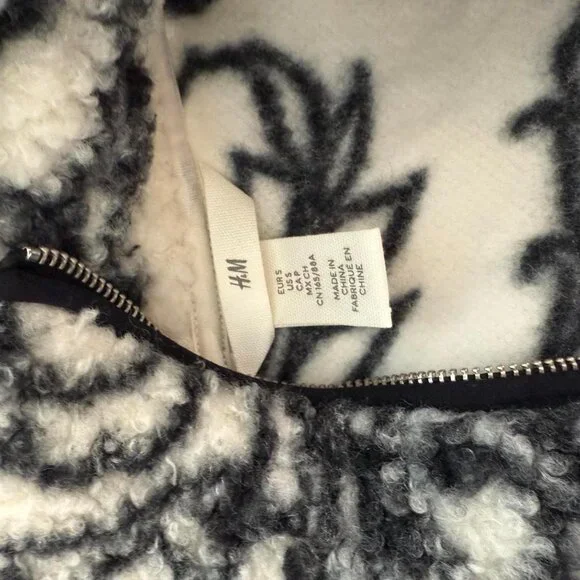 H&M Black & White Floral Sherpa Fleece Pullover Half Zip Teddy – Size S - Picture 6 of 6